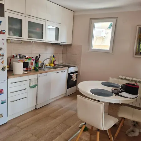 Kutak Na Lekinom Brdu * Belgrado